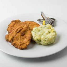 Fried chicken or pork schnitzel with mashed potatoes and lemon