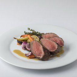 Beef rump steak with grilled vegetables and thyme