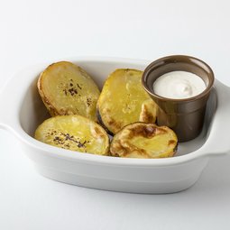 Gebackene Kartoffel mit Sauerrahm